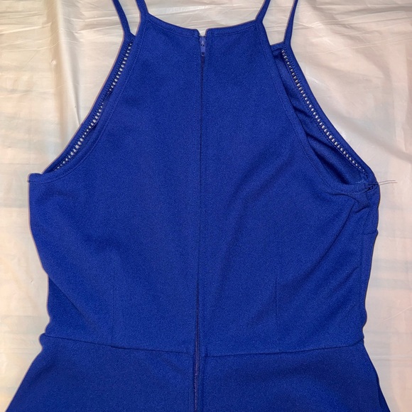 Elegant Blue Sleeveless Dress - Picture 7 of 7